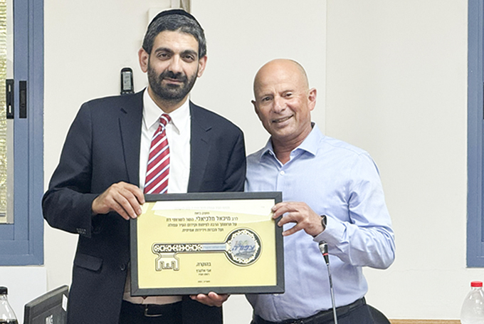 עפולה העניקה אות הוקרה לשר הדתות היוצא מיכאל מלכיאלי